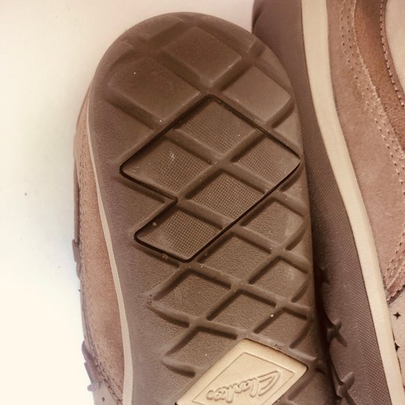 Clarks Soft Cushion Taupe Slip On Shoes 9 - Picture 2 of 9